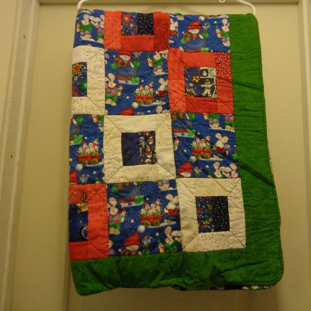 RETRO VINTAGE HANDMADE CHRISTMAS PATCHWORK BABY OR LA  QUILT BLANKET